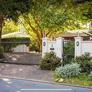 Guest - Leafy Constantia Cape Town