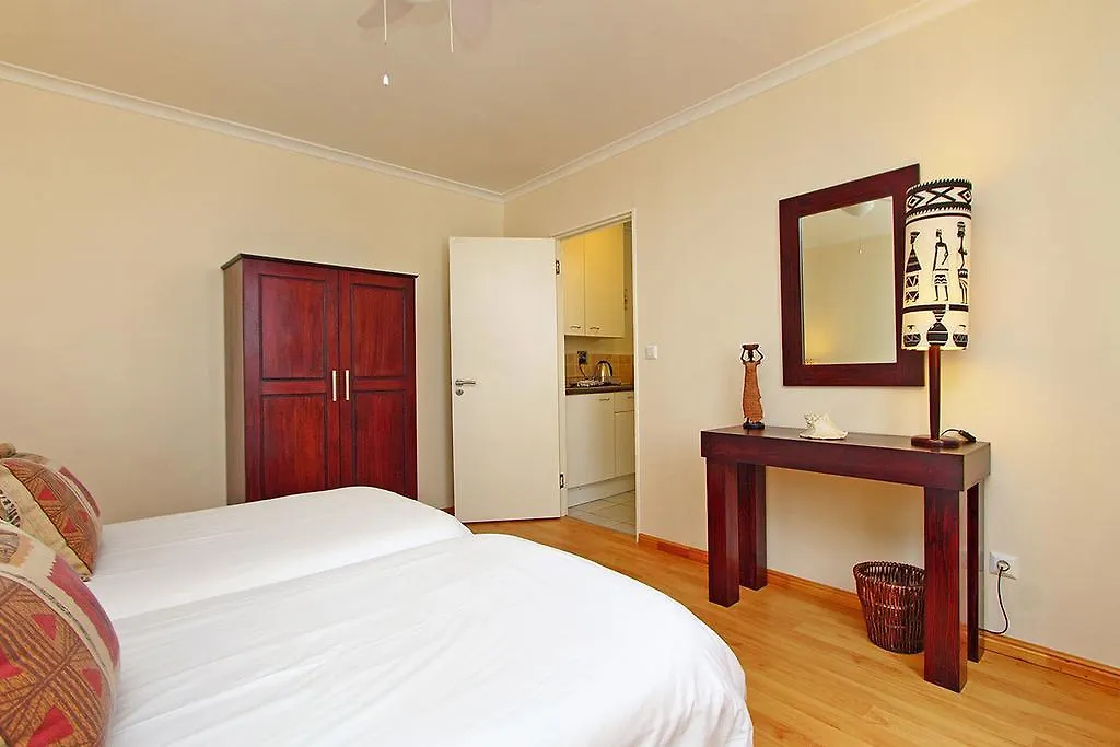 Guest house Cape Paradise Lodge And Apartments