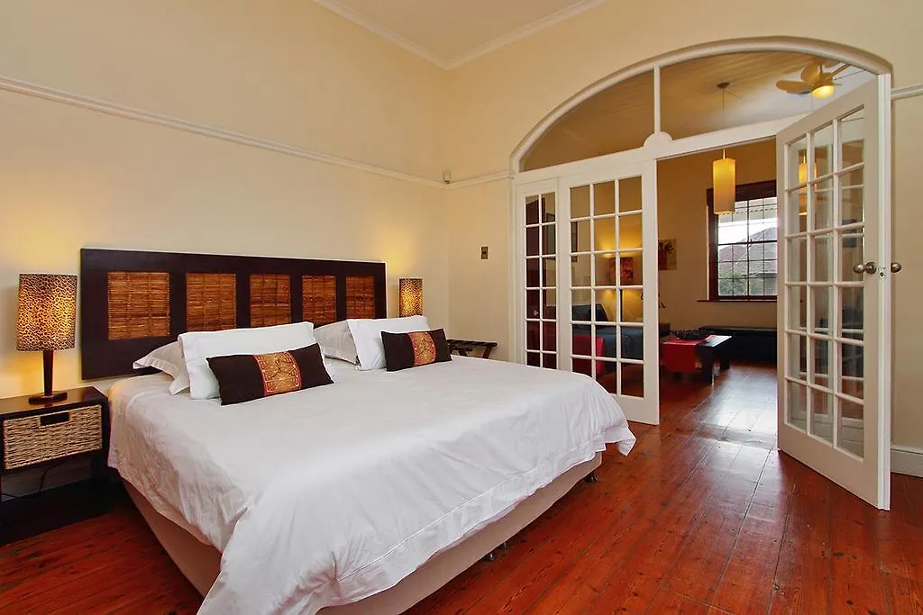 Cape Paradise Lodge And Apartments