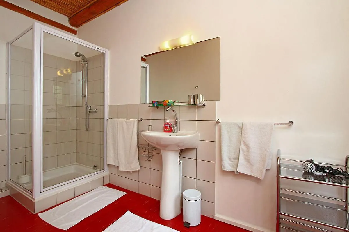 Cape Paradise Lodge And Apartments Cape Town